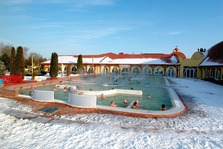 Zimea, polokrytý termálny bazén, termální koupaliště Veľký Meder